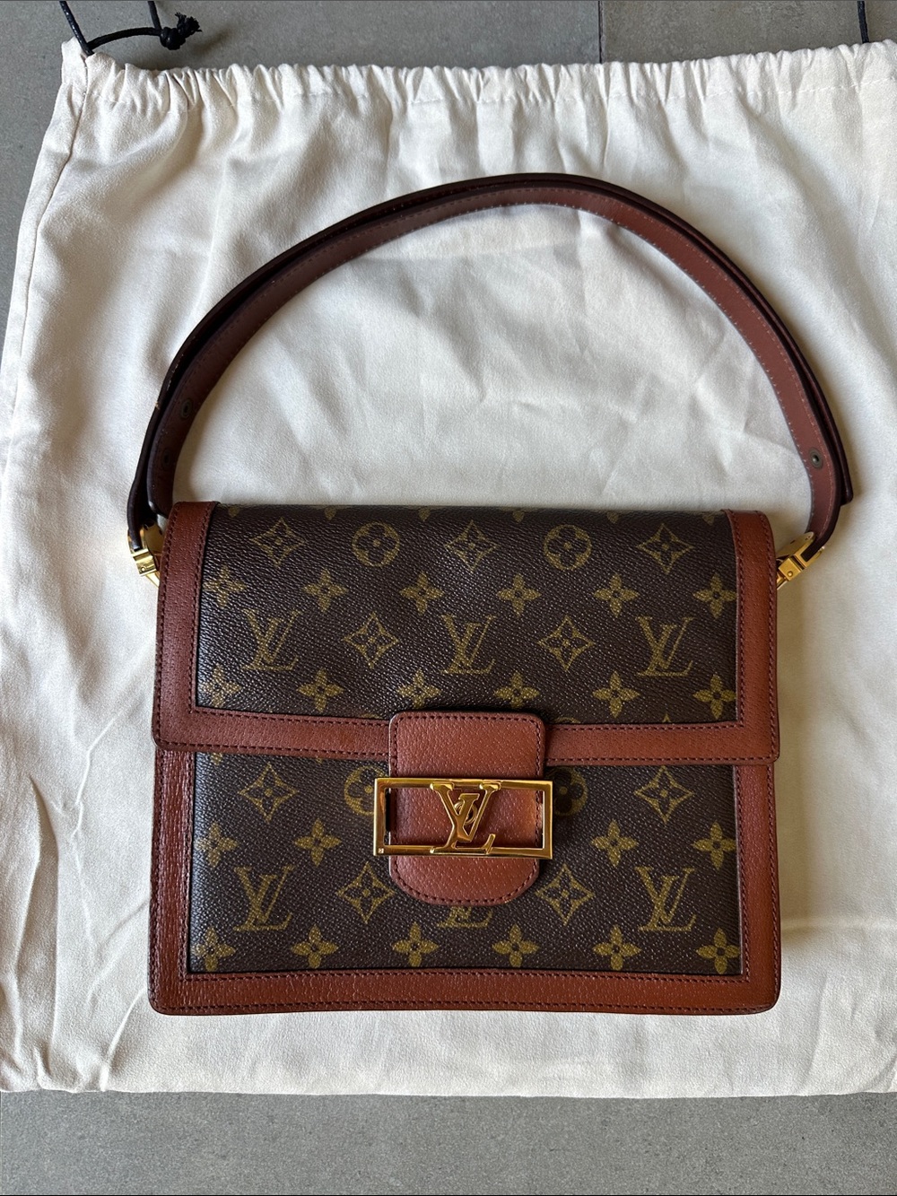 Louis Vuitton Sac Dauphine Brown Monogram
Canvas Shoulder Bag vintage